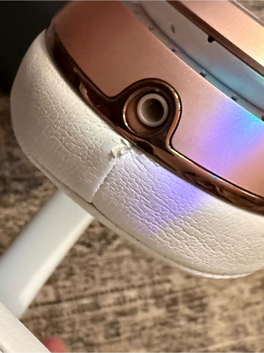 Beats Wireless Over-Ear Headphones - Rose Gold and White - Picture 2 of 3